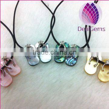 9-12mm 4 Colors Natural Shell Shoes Pendant
