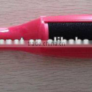 ROTATABLE TEXTILE LINT BRUSH