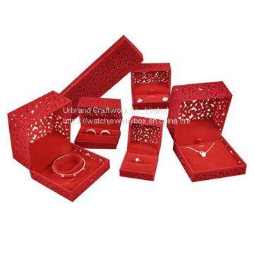 Luxury Design Hollow Suede Wedding Invitation Red Custom Logo Bracelet Jewelry Velvet Box