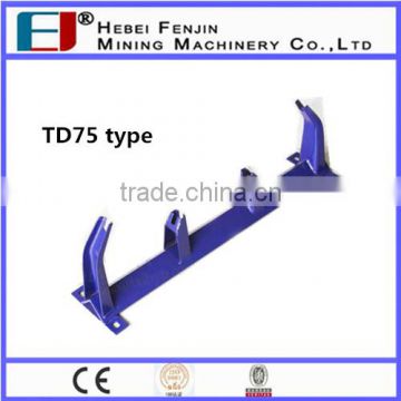 Self Aligning return idler roller brackets for support conveyor idler roller