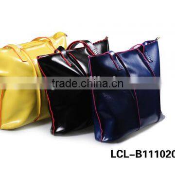 LCL-B1110207 shining pvc pu bi color customized fashion lady travel weekend tote hand bag