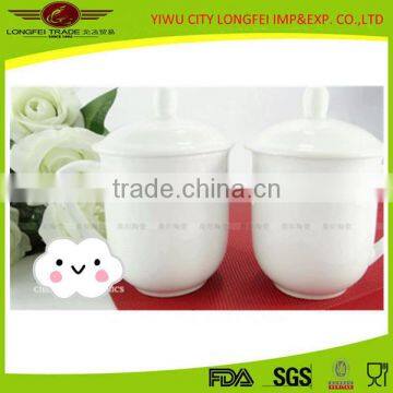 2015 high quality white ceramic mug /ceramic tea mug with cermai lid
