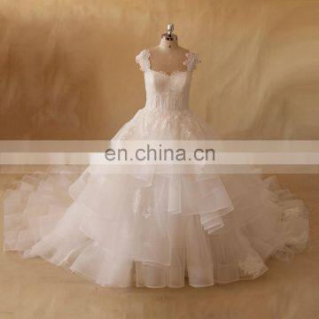 Noble A-Line Cap Sleeves Princess Ruffled Lace Applique Beaded Wedding Dress With Long Train