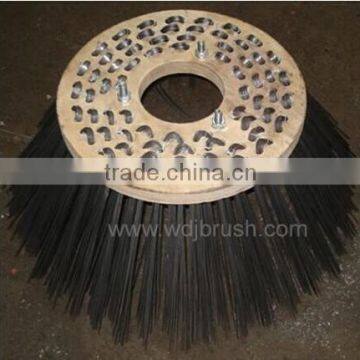 Wire gutter brush with wooden plate