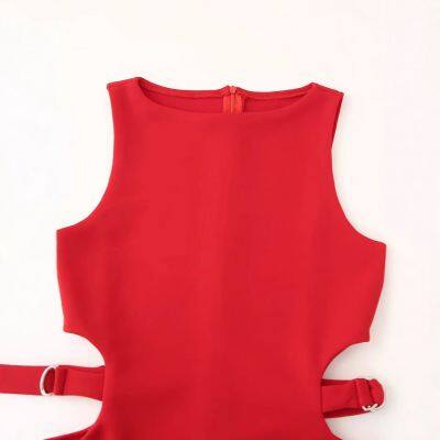 Dies elegante und modische minimalistisches Samt-Minikleid mit Halsbinde ist ein Muss.
