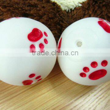 global pet products--Everfriend 9.1cm white vinyl ball with red paw print