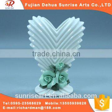 Wholesale heart type ceramic craft vase