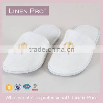 White Disposable Closed Toe Hotel Slippers SPA Slippers