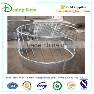 Round bale hay feeder for cattle and horse