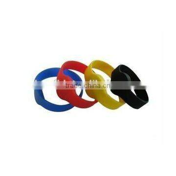 Cheap Custom Hand Debossed Silicon Wristband for Massage