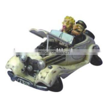Polyresin cream cartoon car model with lover