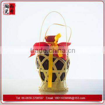 1L hand grasp ceramic bottle with rattan basket