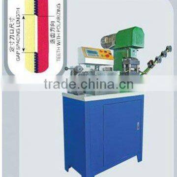 Auto Plastic Zipper Gapping & Stripping Machine