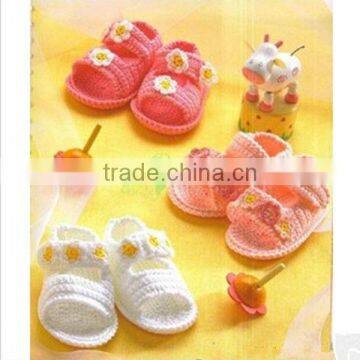 Elegant Nice Design Hot Sales Girl Free Knitting Floral Pattern Sandal Crochet Baby Shoes