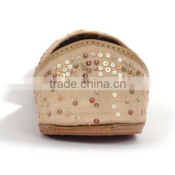 LIGHT GOLD SILK BASE WITH SPREAD OF SEQUINS JUTTI photo-4