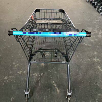 Chariots de supermarché en fil de fer métallique