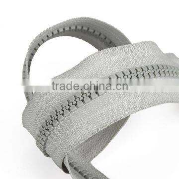 2015 Hot Sale #3 Open End Auto Lock White Color Plastic Zipper photo-4