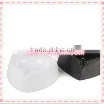 Triangle Shape Portable Plastic Ashtray , Melamine Smoke Absorbing Ashtray photo-2