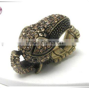 Crystal deco elephant stretch ring