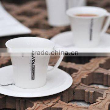 High quality white porcelain tea cups and saucers