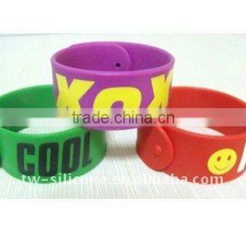 245*22mm Silk-screen Printing Rubber Slap Bands With Logo