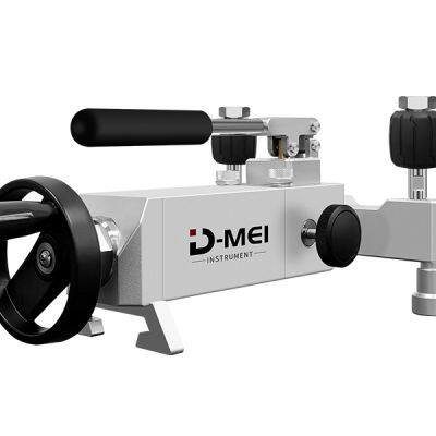 Portable manual hydraulic pump