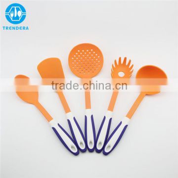 Various types of nylon kitchen tools set