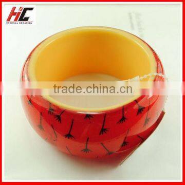 2013 New Design Fashion Polyester Resin Bangle