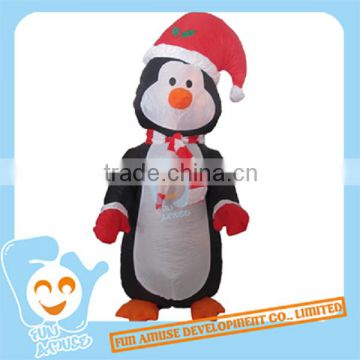 Funny Customize Penguin Inflatable Xmas Decoration With Light