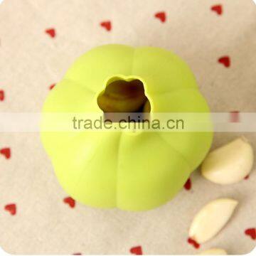 1PC Silicone Garlic Shaped Garlic Peeler Practical Kitchen Gadgets Easy Kitchen Tool Random Color KC1556 photo-4