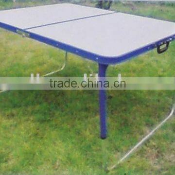 Folding table