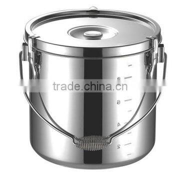 Handy, functional, convenient atainlass steel measuring container with stacking function