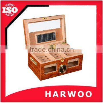 Exquisite wood lacquer humidor with the compartment