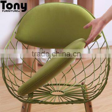 Classic Furniture Wood Base Armrest Leisure Chair photo-2