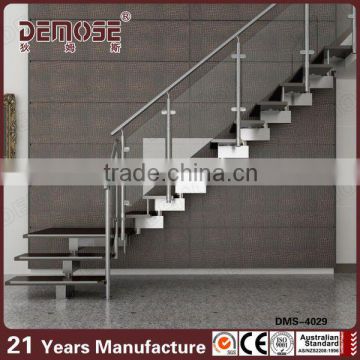 Modular single stringer glass staircase