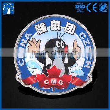 China pin maker custom men's round brooch pin badge