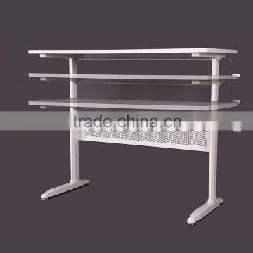 Manual height adjustable desk / White