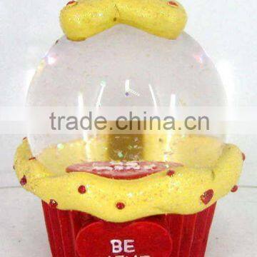 Polyresin Cake Water Globe For Valentine's Days Decoration