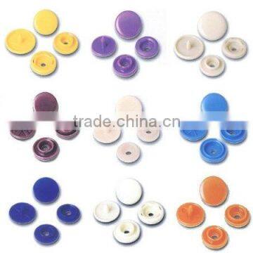 Plastic snap button for raincoat