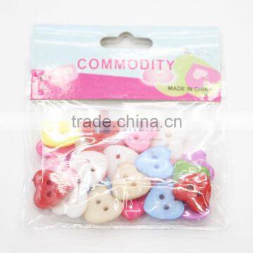 Plastic heart shape button set