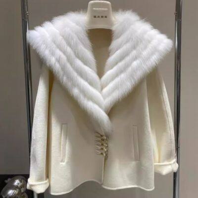 Chaqueta de tweed de lana de doble cara femenina con cuello de piel de zorro desmontable en color azul marino y abrigo de piel con un toque de alta gama, nueva para el invierno de 2024 photo-3