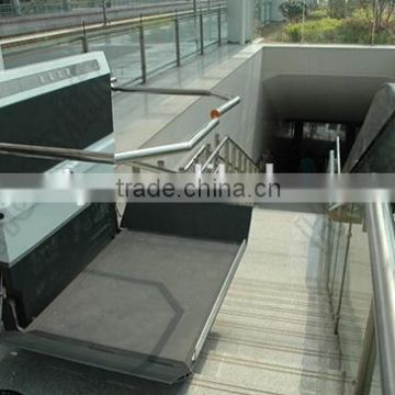 Inclined wheelchair lift