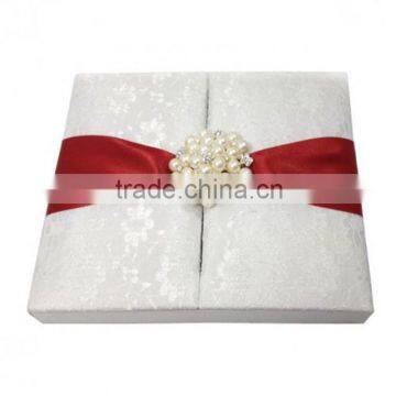 Luxurious silk folio wedding invitations with white gate lid flower lace wedding invitation box&red ribbons&pearl decorations