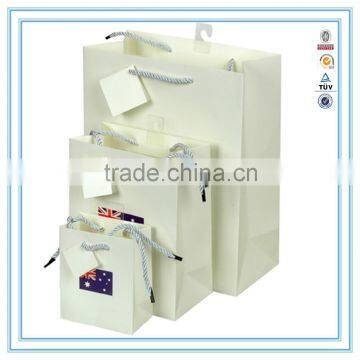 China Custom White Luxury Paper Bag & Brand Paper Bag Printing Logo With Handles photo-4