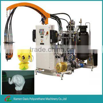 Reaction polyurethane injection molding machine