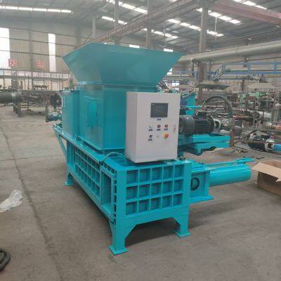 Сельскохозяйственное оборудование: скрубочные машины для сена, квадратные скрубочные машины и брикетные прессы.