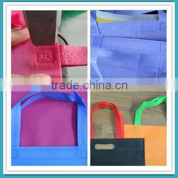 Non-woven fabric handle loop welding attaching machine