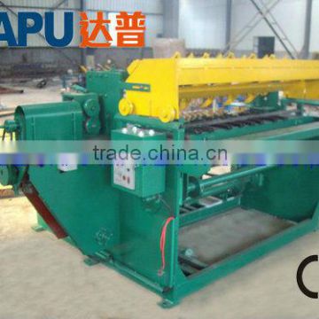 Terrestrial heating row welded wire mesh panel machine