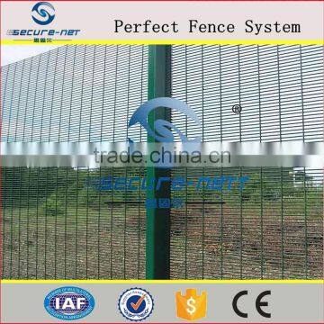 Cheap Hot Dipped Galvanized Mesh Fence photo-4