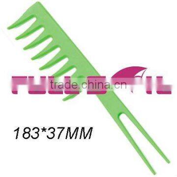 Plastic comb